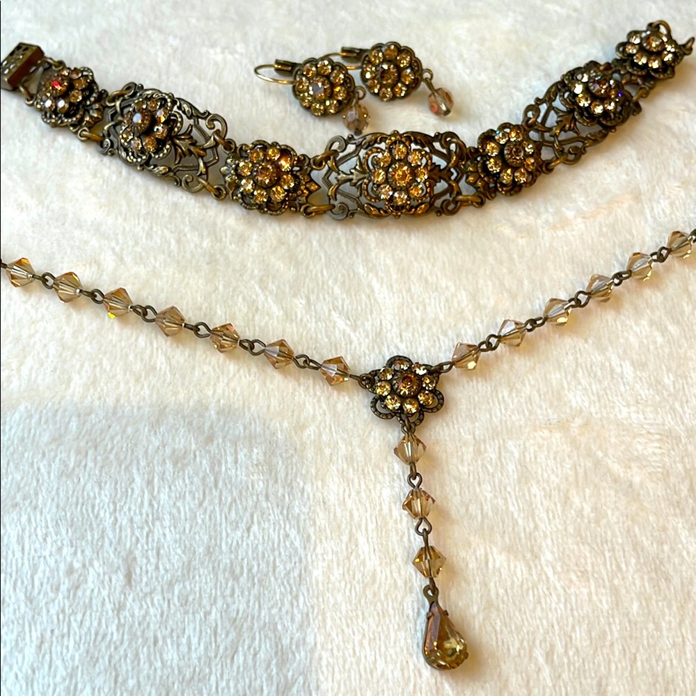 Liz Paiacio Set